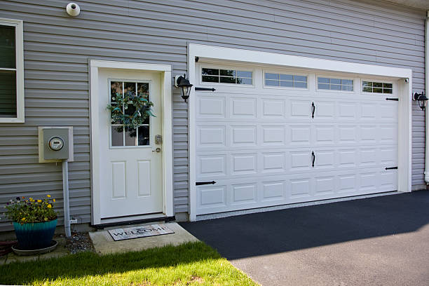 24/7 Emergency Garage Door Panel Replacement experts in Breckenridge, MI
